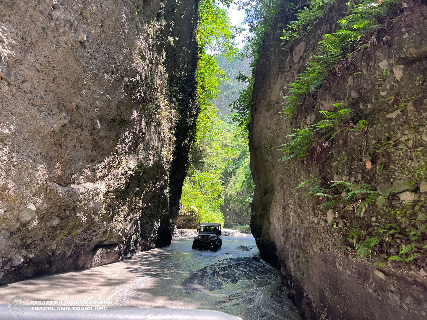 Clark Adventure and Relaxation Daytour - Avatar Gorge and Puning Hot Spring Private Group Tour Package
