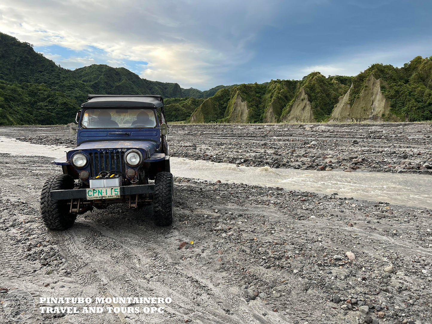 4x4 jeep at Toblerone Hills after river crossing